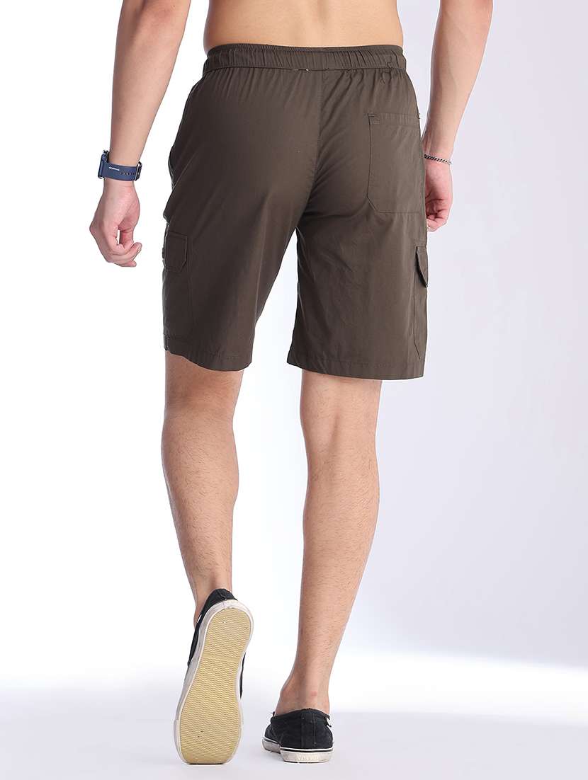 men solid mid rise regular fit cargo shorts - 22501041 -  Standard Image - 4