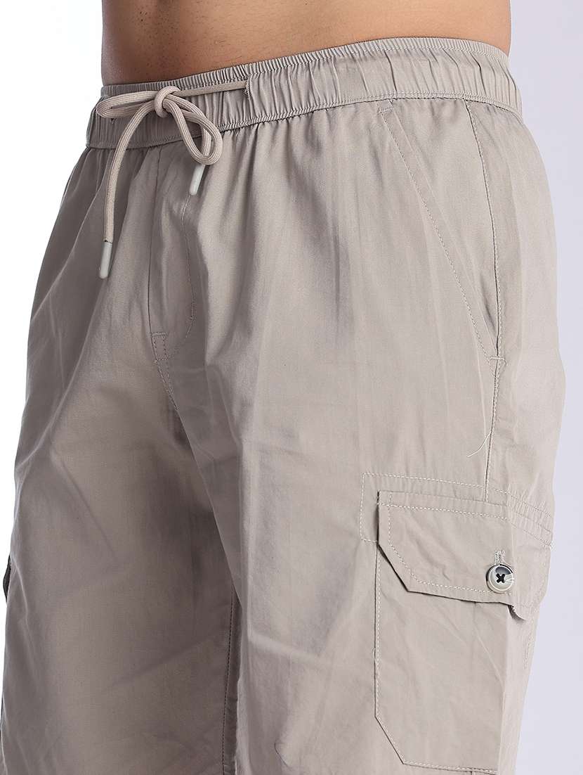 men solid mid rise regular fit cargo shorts - 22501044 -  Standard Image - 1