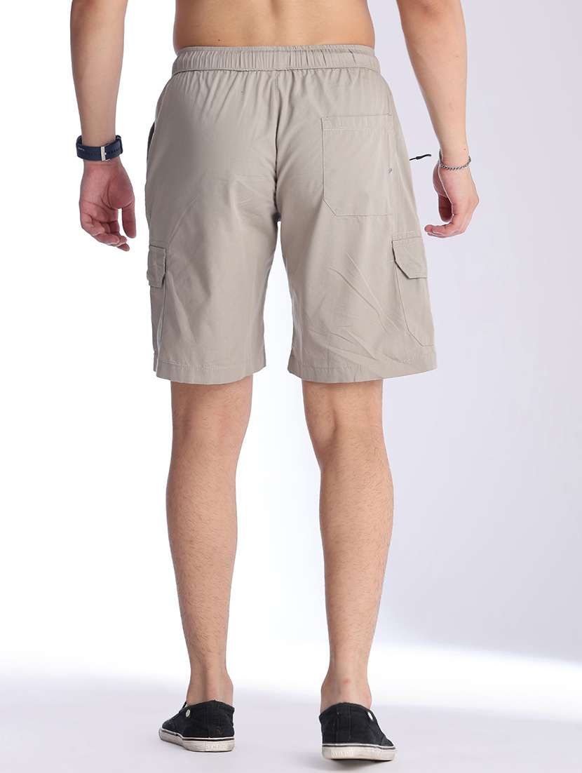 men solid mid rise regular fit cargo shorts - 22501044 -  Standard Image - 4