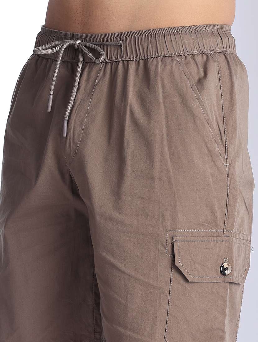 men solid mid rise regular fit cargo shorts - 22501045 -  Standard Image - 1
