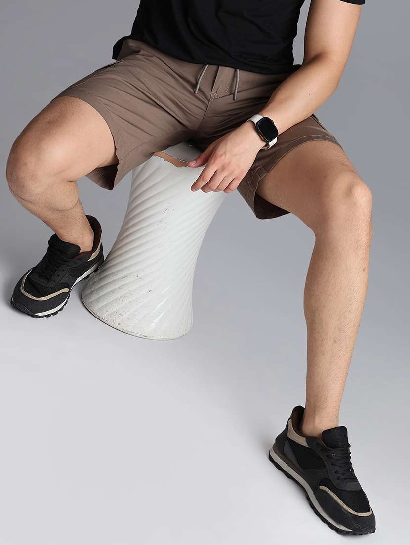 men solid mid rise regular fit cargo shorts - 22501045 -  Standard Image - 4