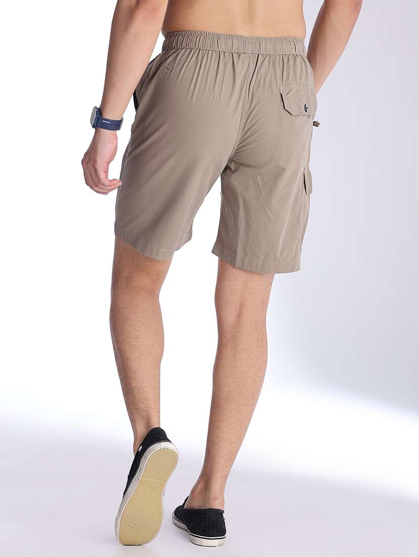men solid mid rise regular fit cargo shorts - 22501047 -  Standard Image - 4