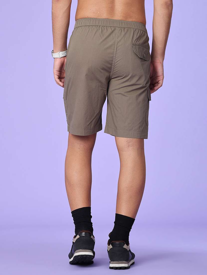 men solid mid rise regular fit cargo shorts - 22501048 -  Standard Image - 4