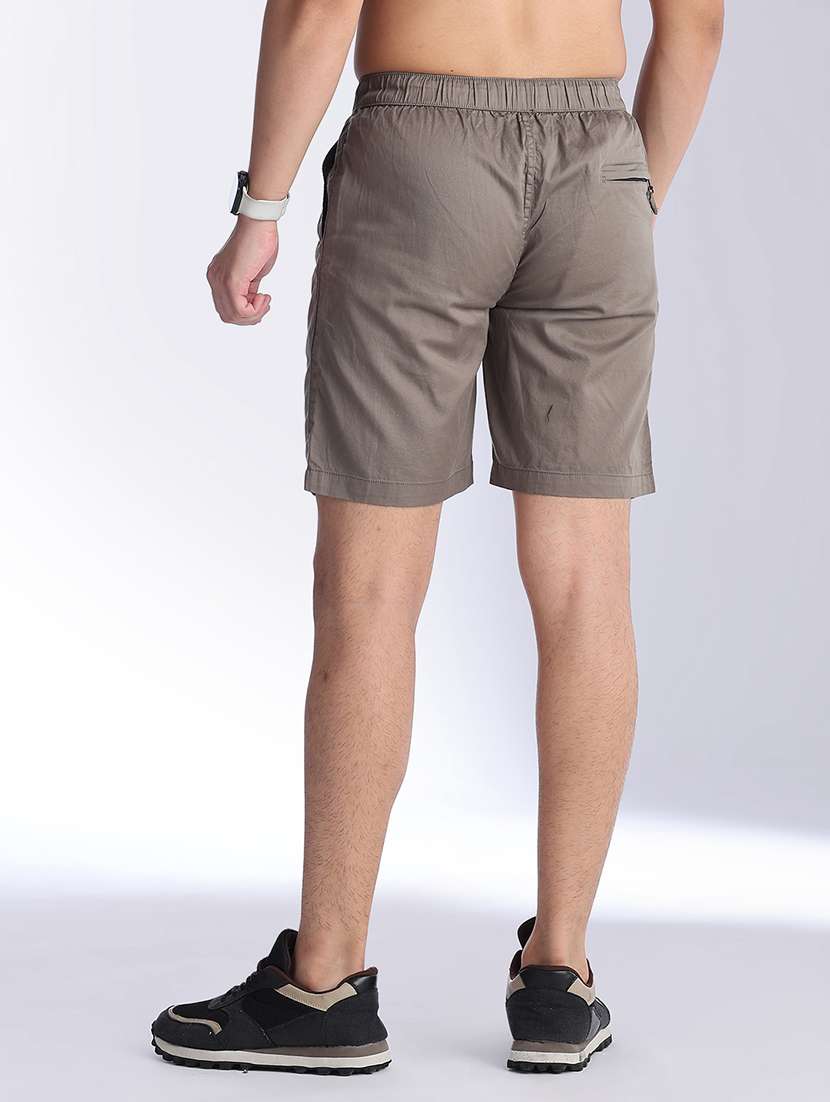 men solid mid rise regular fit shorts - 22501054 -  Standard Image - 4