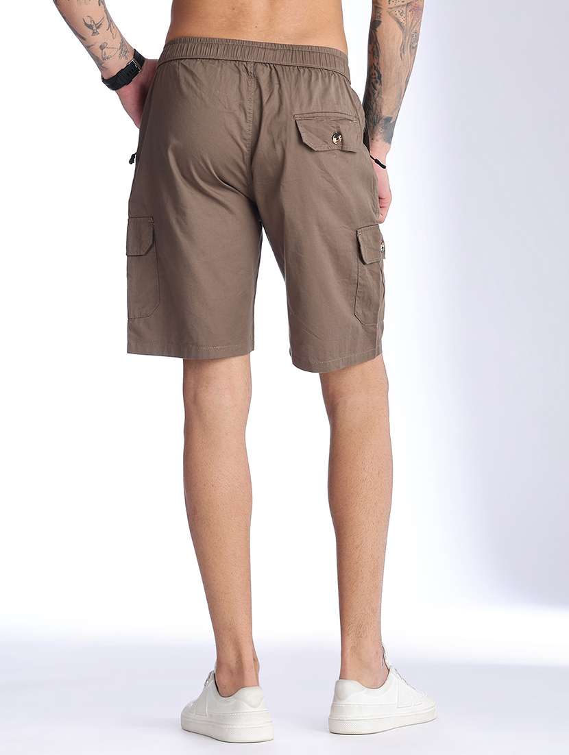 men solid mid rise regular fit cargo shorts - 22501066 -  Standard Image - 4