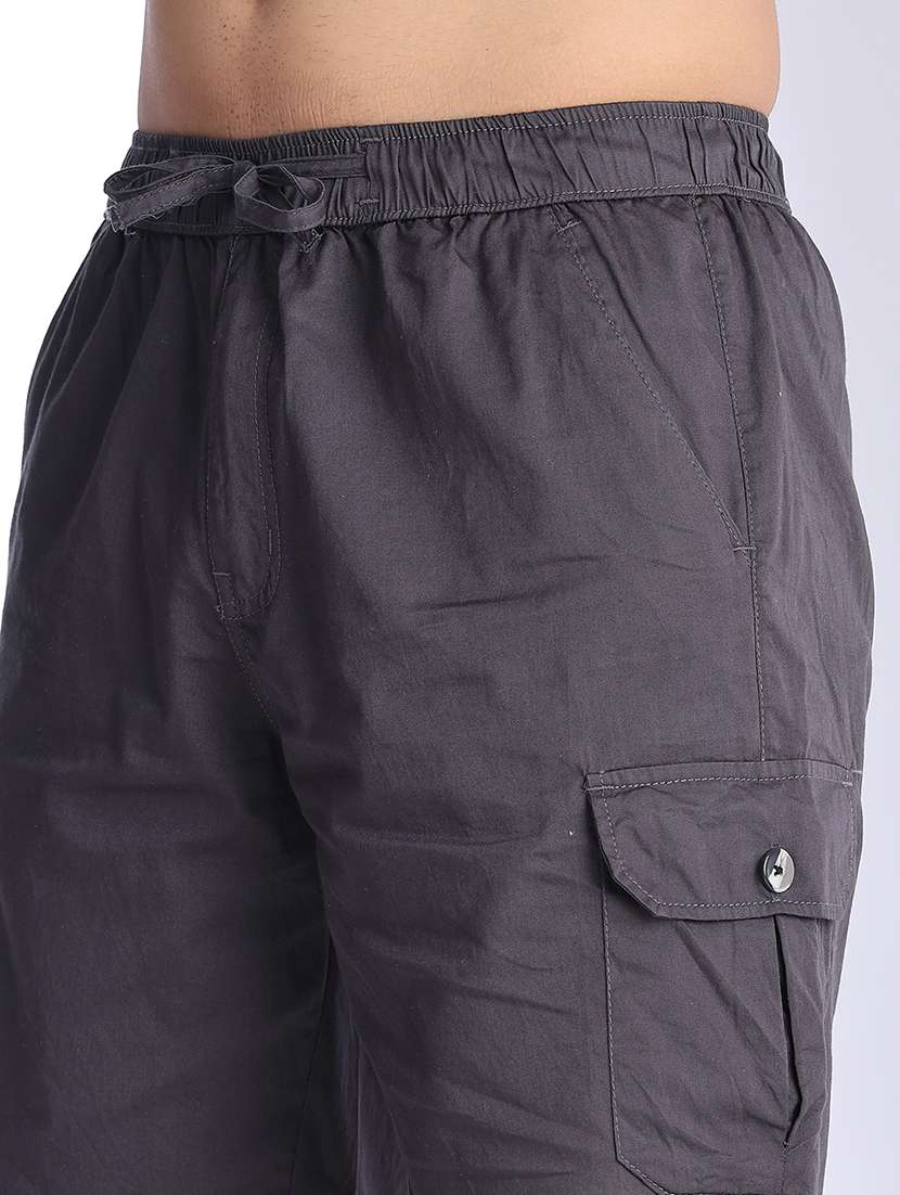 men solid mid rise regular fit cargo shorts - 22501068 -  Standard Image - 1