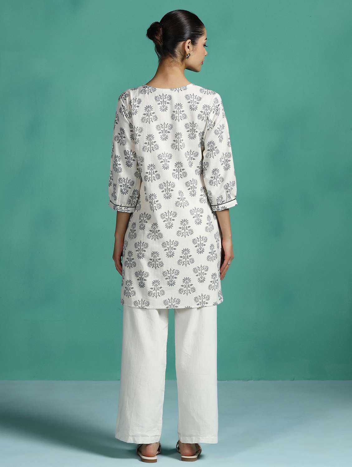 Women Printed Three Quarter Sleeve Straight Kurti - 22502040 -  Standard Image - 4