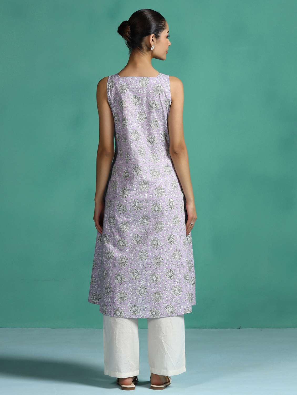 women floral printed sleeveless a-line kurta - 22502057 -  Standard Image - 4