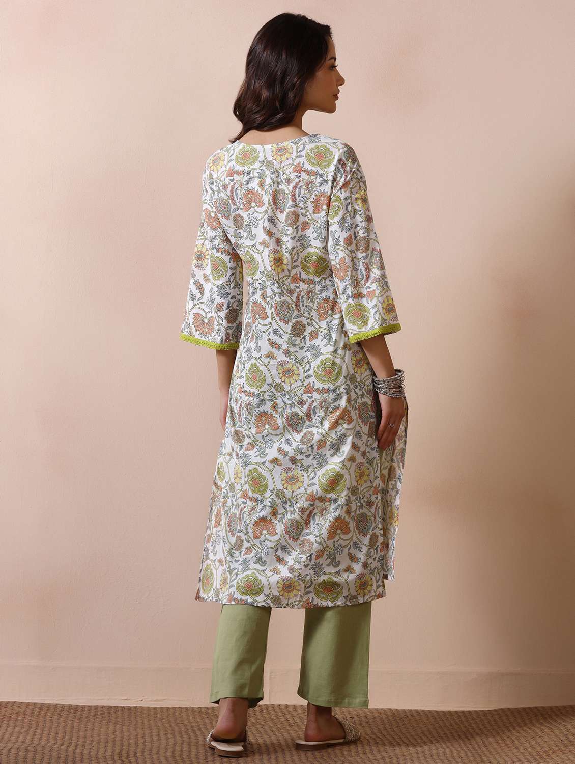 women floral printed round neck straight kurta - 22502058 -  Standard Image - 4