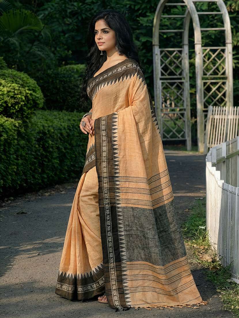 women solid with bordered handloom saree with blouse - 22502595 -  Standard Image - 1