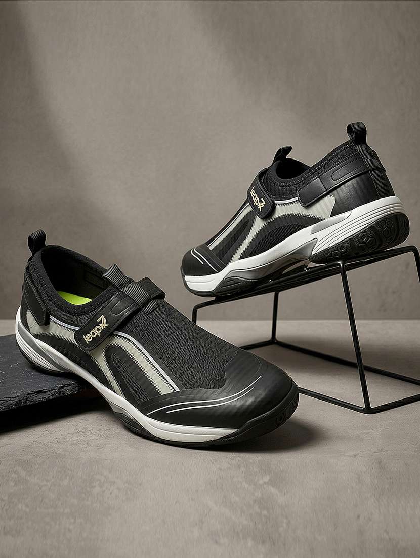 men black velcro closure sport shoe