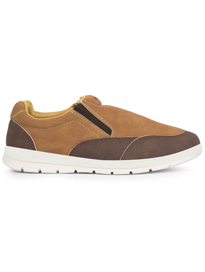 men nude slip on sneaker - 22502693 -  Standard Image - 1
