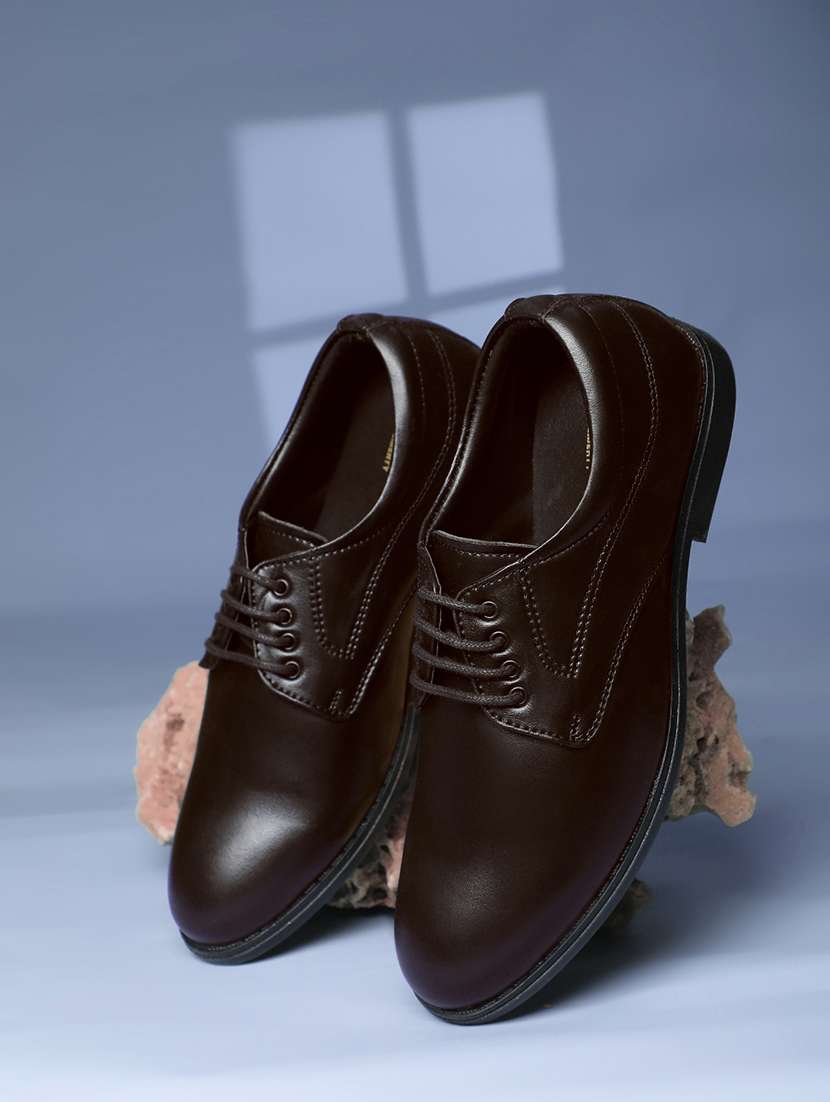 men brown lace-up derby