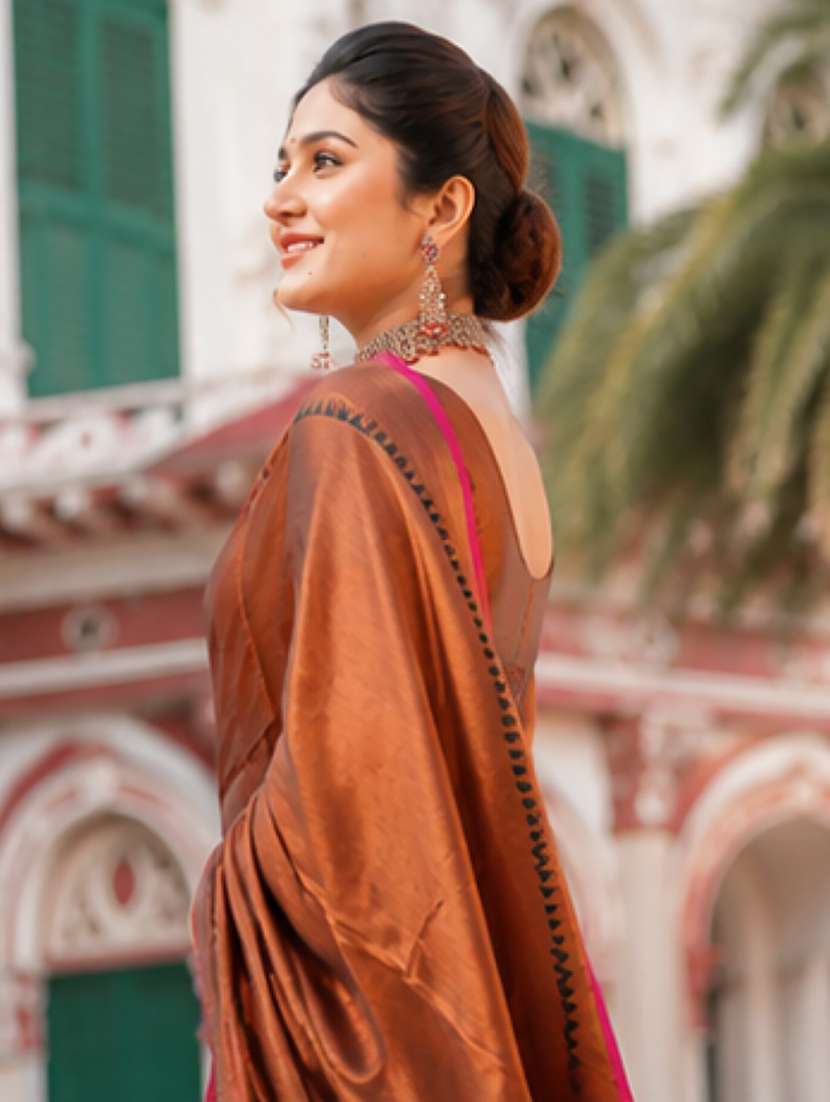 women solid handloom saree with blouse - 22502860 -  Standard Image - 4