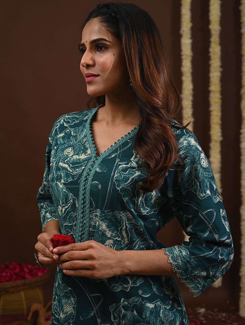 women printed three quarter sleeve straight kurta - 22502922 -  Standard Image - 4