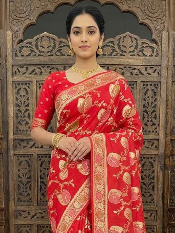women self design banarasi saree with blouse - 22503041 -  Standard Image - 1
