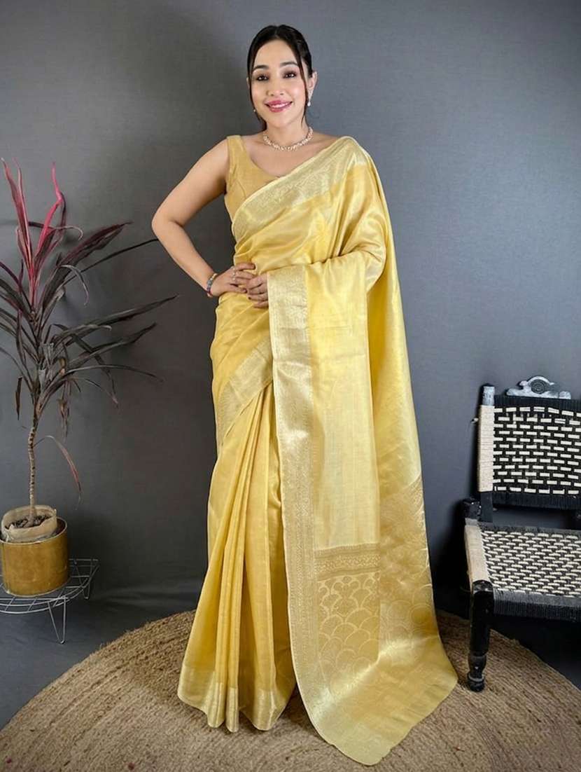 women solid with bordered saree with blouse