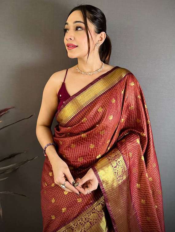 women self design bordered saree with blouse - 22503103 -  Standard Image - 1