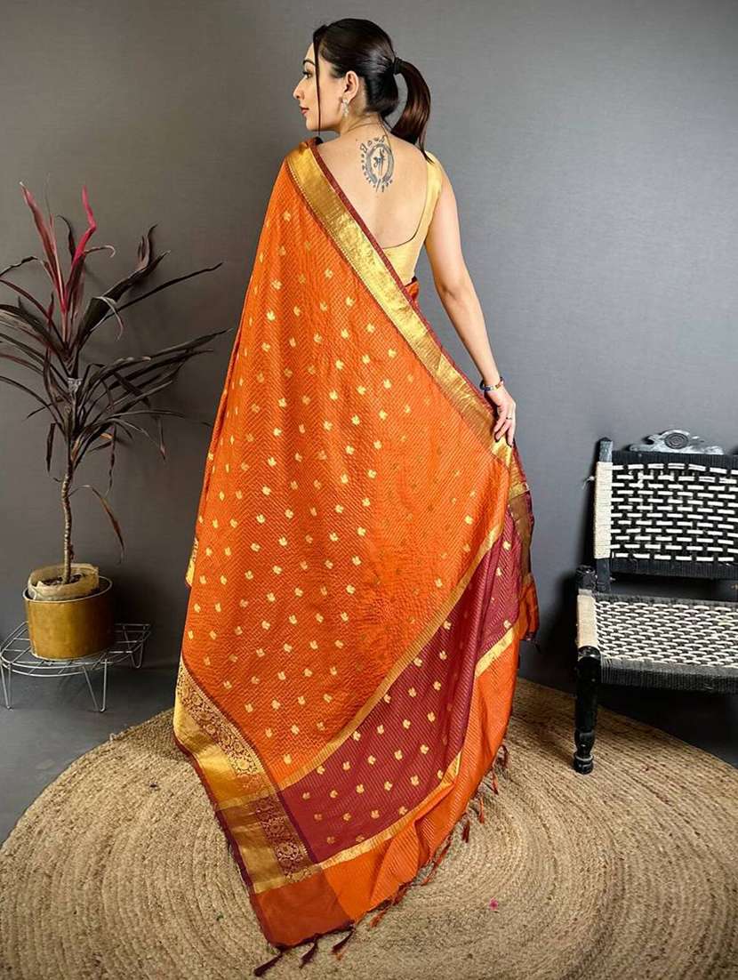 women self design bordered saree with blouse - 22503104 -  Standard Image - 4