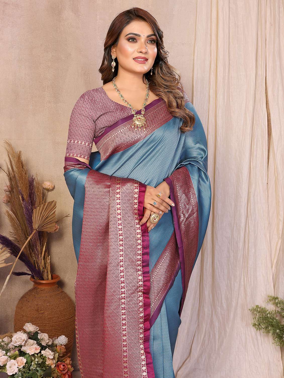 women self design banarasi saree with blouse - 22503198 -  Standard Image - 1