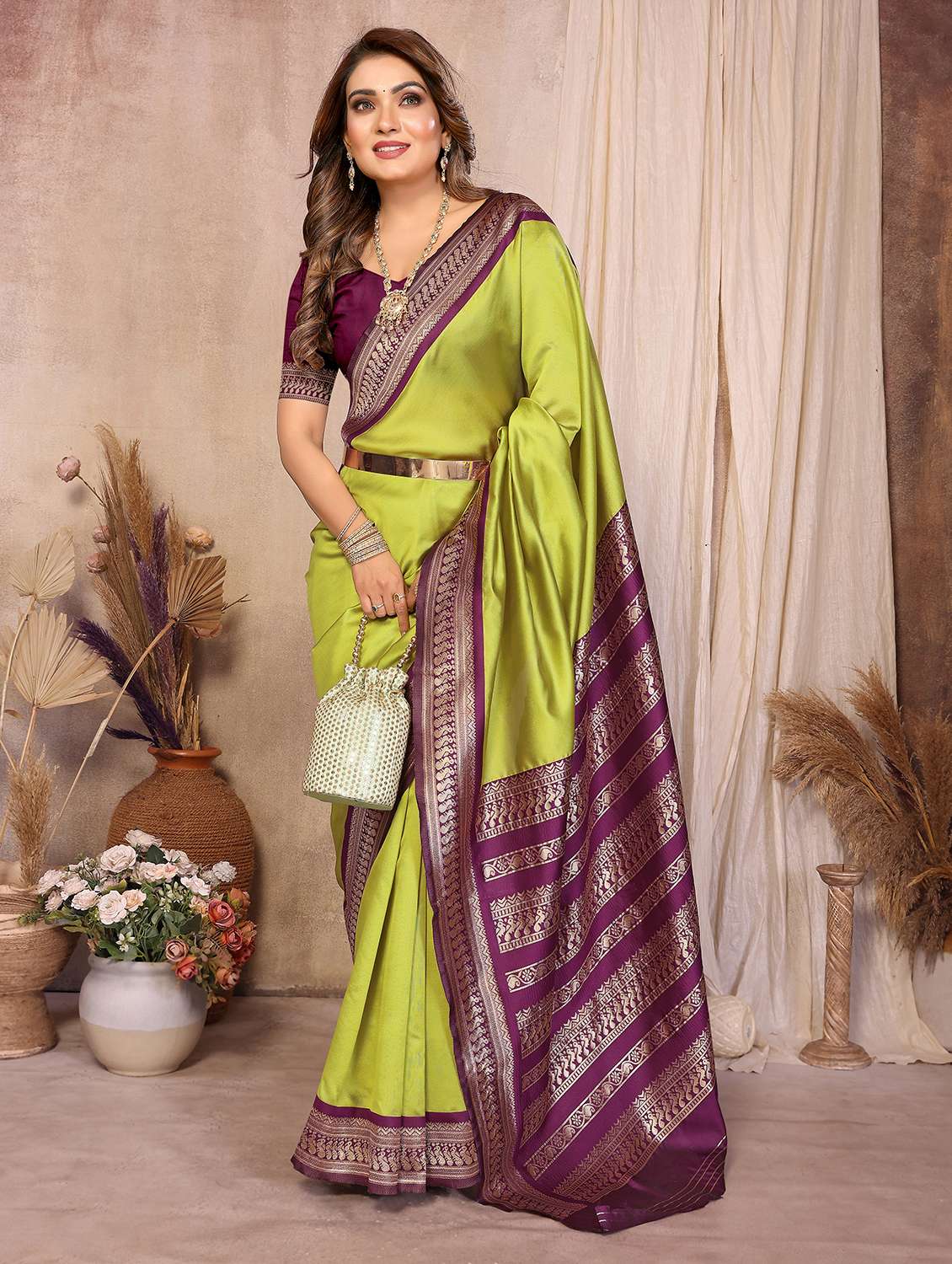 women solid with bordered saree with blouse - 22503207 -  Standard Image - 4