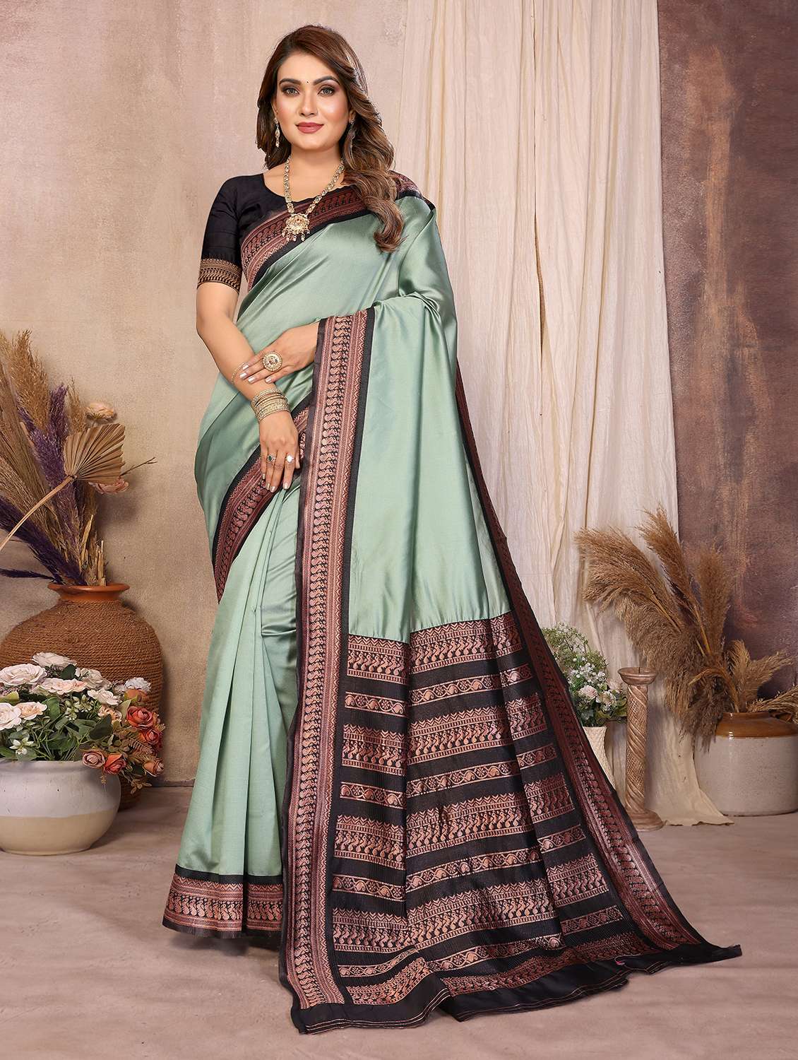 women solid with bordered saree with blouse