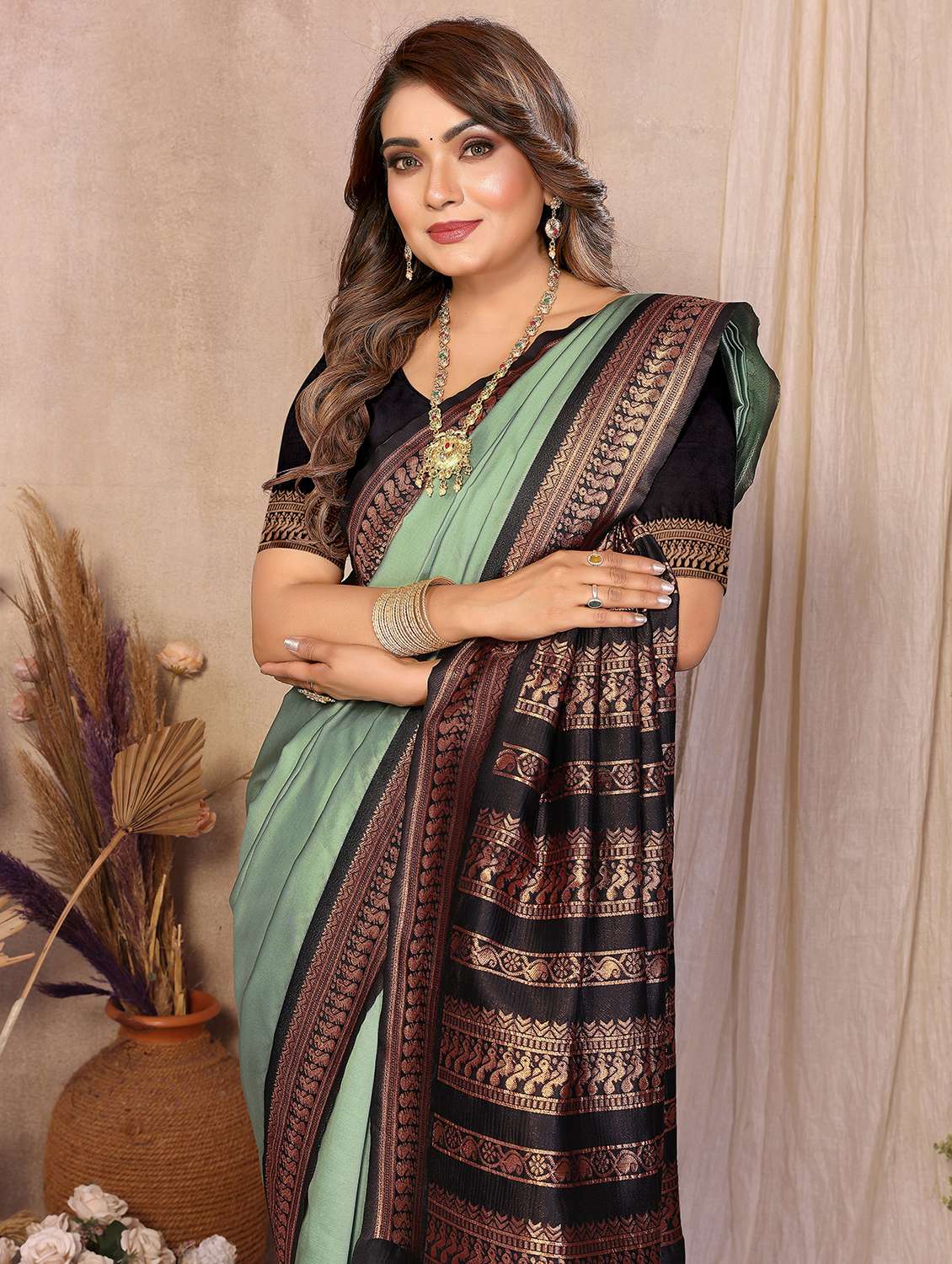 women solid with bordered saree with blouse - 22503210 -  Standard Image - 1