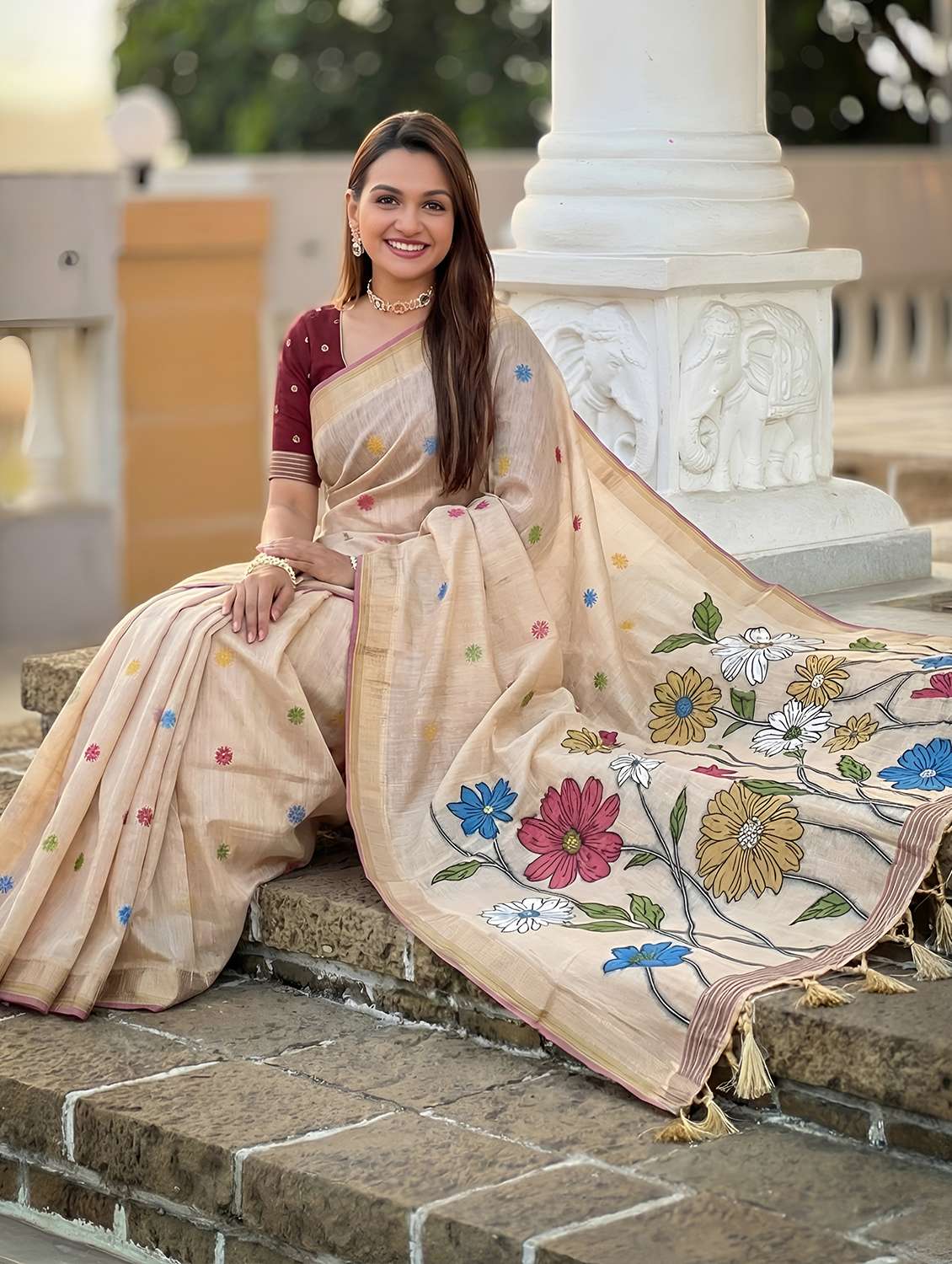 women floral printed saree with blouse - 22503219 -  Standard Image - 4