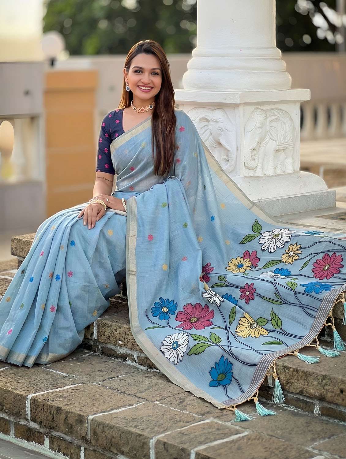 women floral printed saree with blouse - 22503224 -  Standard Image - 4