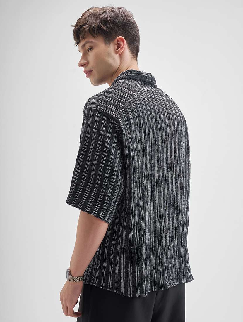 Men Textured Short Sleeve Oversized Casual Shirt - 22504552 -  Standard Image - 4