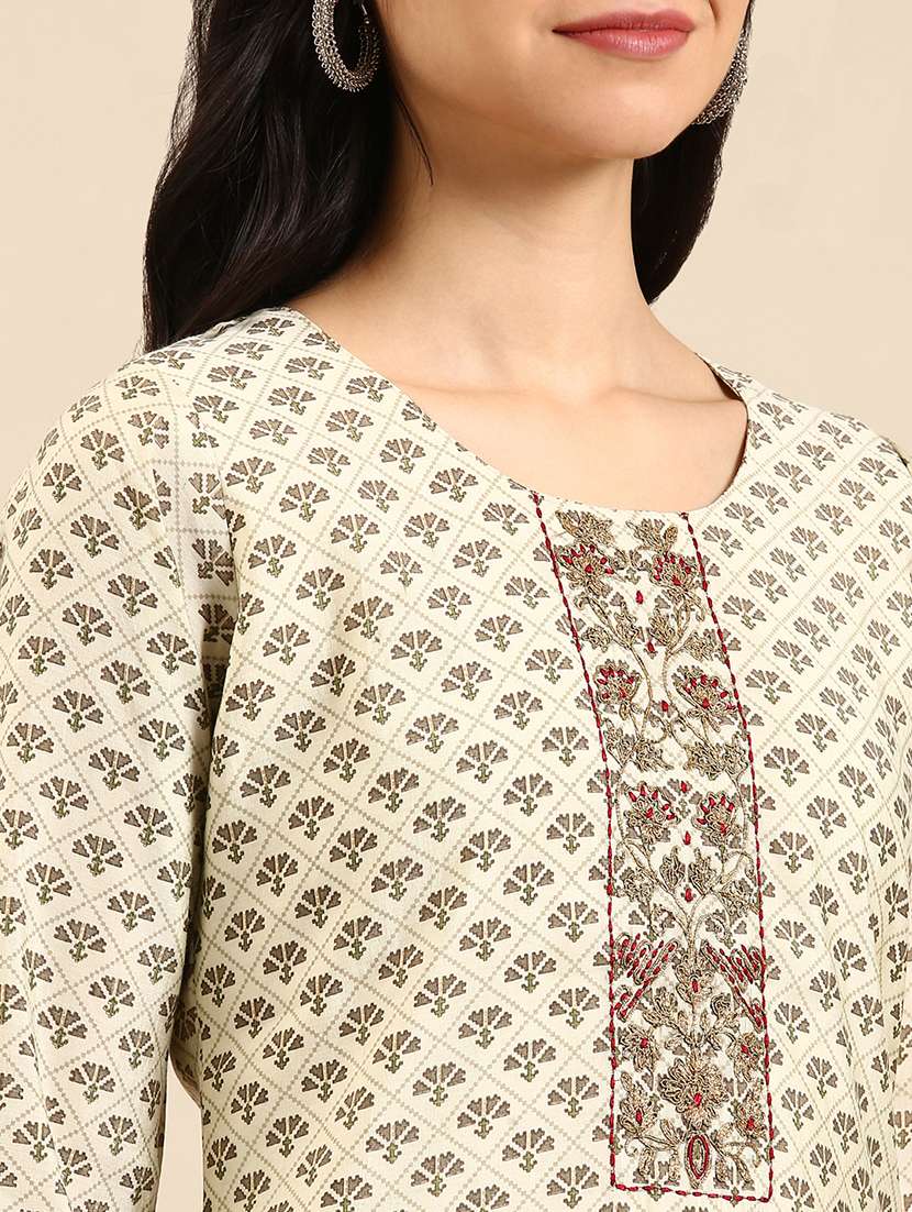 Women Printed Three Quarter Sleeve Kurta Pant Set - 22504852 -  Standard Image - 4