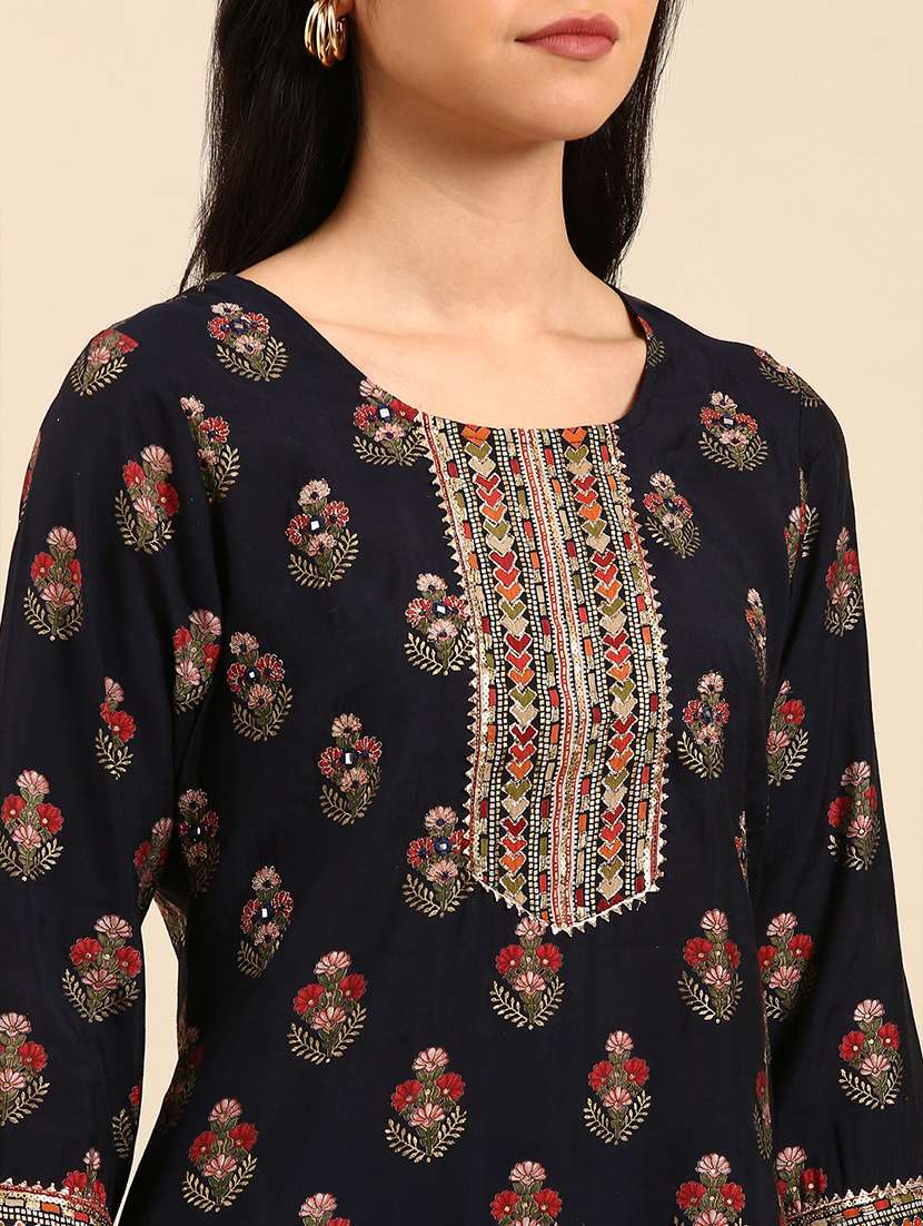 Women Printed Round Neck Kurta And Pant Set With Dupatta - 22504858 -  Standard Image - 4