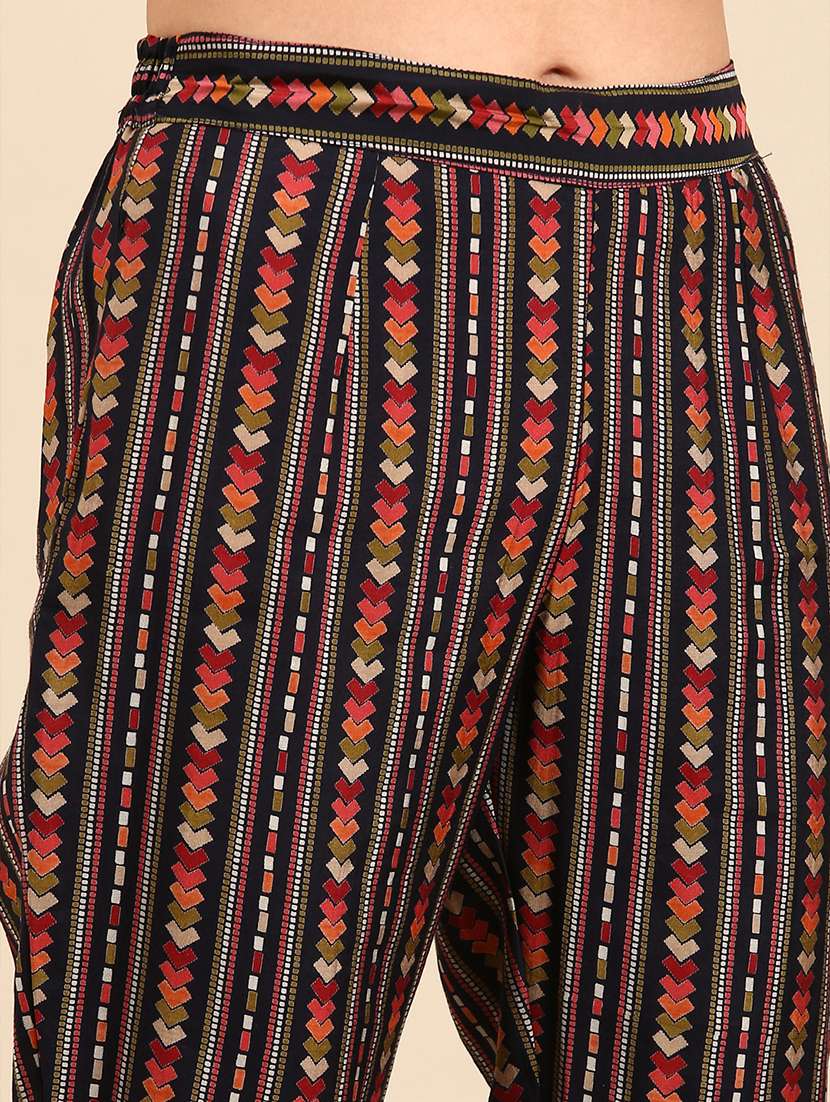 Women Printed Round Neck Kurta And Pant Set With Dupatta - 22504858 -  Standard Image - 6