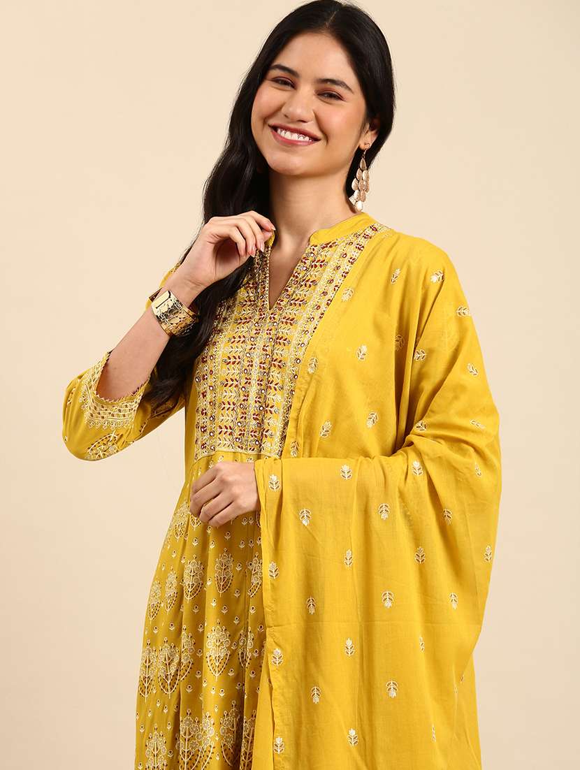 Women Printed Mandarin Neck Kurta And Pant Set With Dupatta - 22504868 -  Standard Image - 1