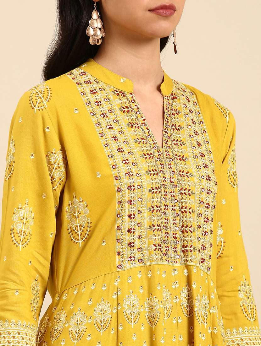 Women Printed Mandarin Neck Kurta And Pant Set With Dupatta - 22504868 -  Standard Image - 4