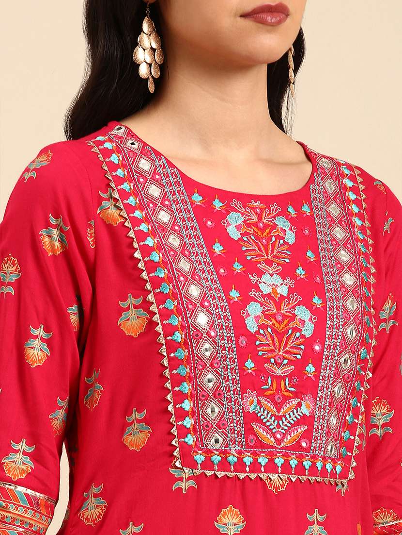 Women Printed Round Neck Kurta And Sharara Set With Dupatta - 22504881 -  Standard Image - 4