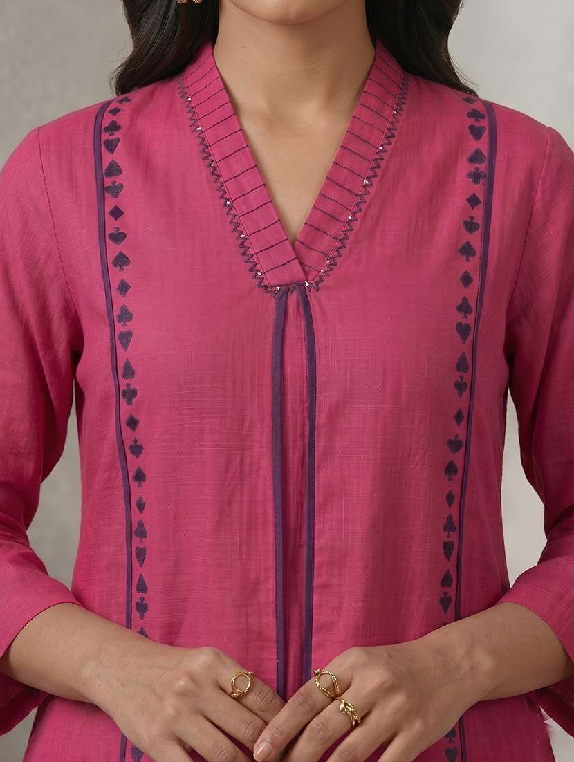 women embroidered v neck kurta and pant set - 22504952 -  Standard Image - 1