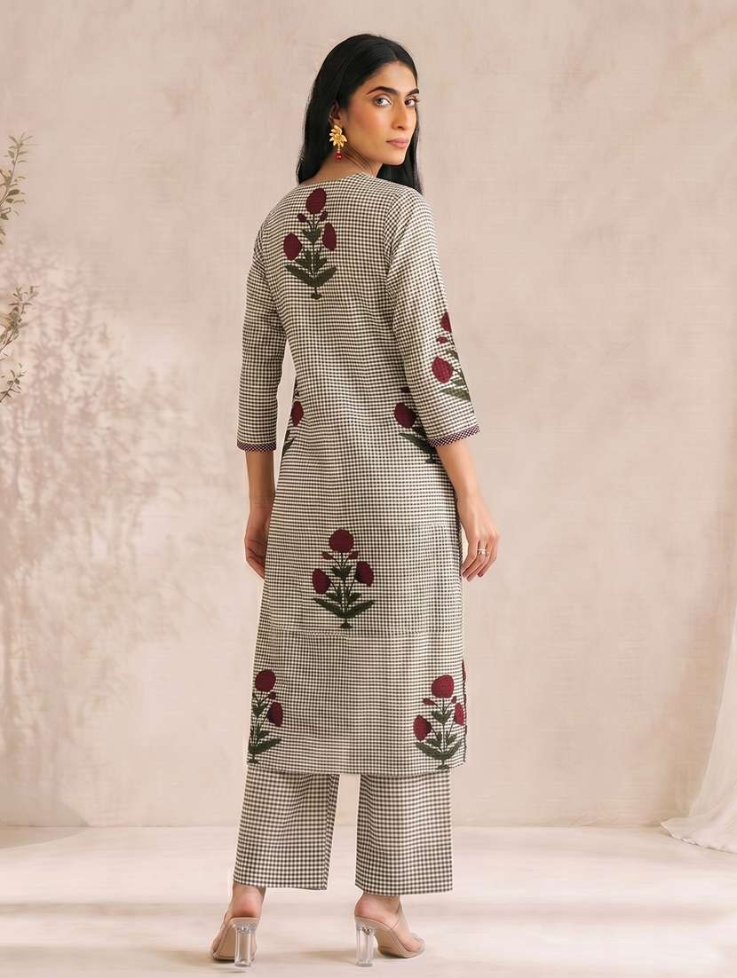 women checkered notch neck kurta and palazzo set - 22504953 -  Standard Image - 4
