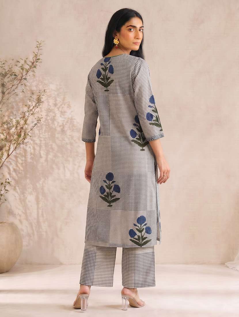 women checkered notch neck kurta and palazzo set - 22504954 -  Standard Image - 4