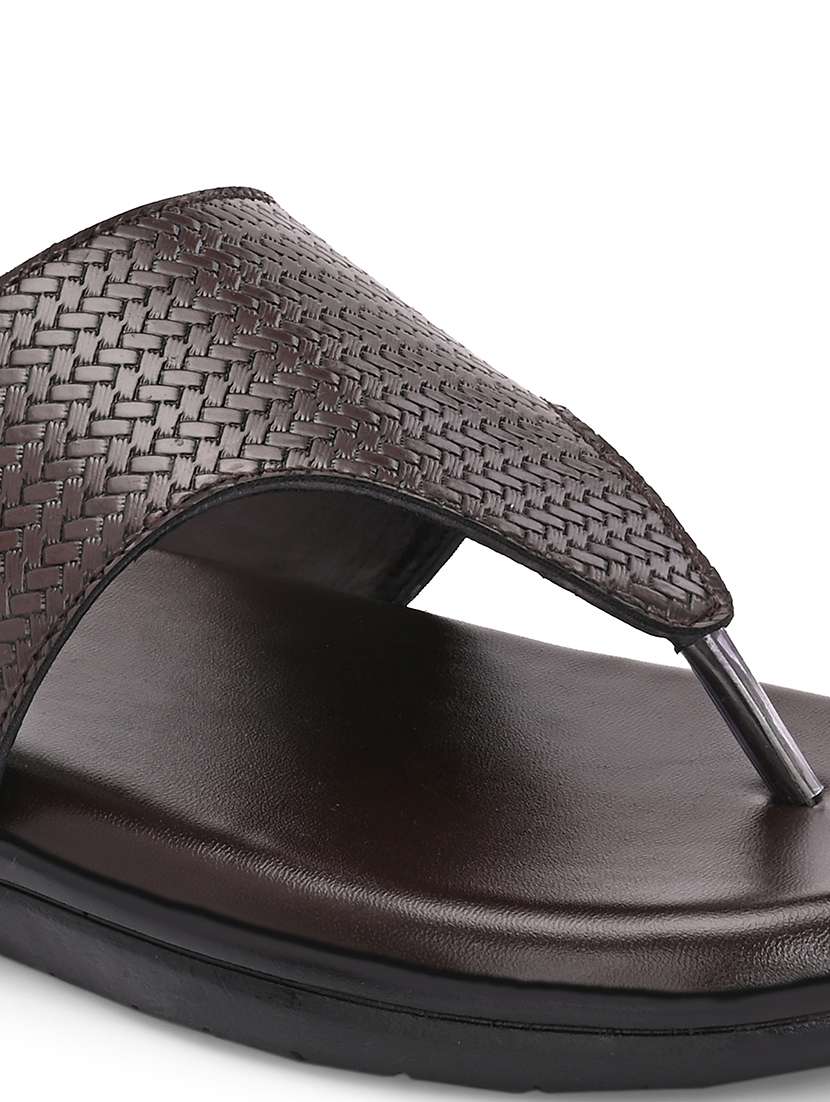men textured toe seperator sandal - 22504972 -  Standard Image - 4