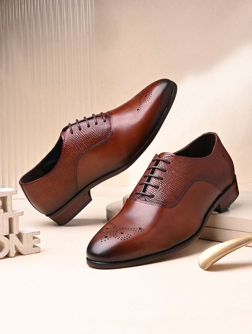 men brown lace-up oxford