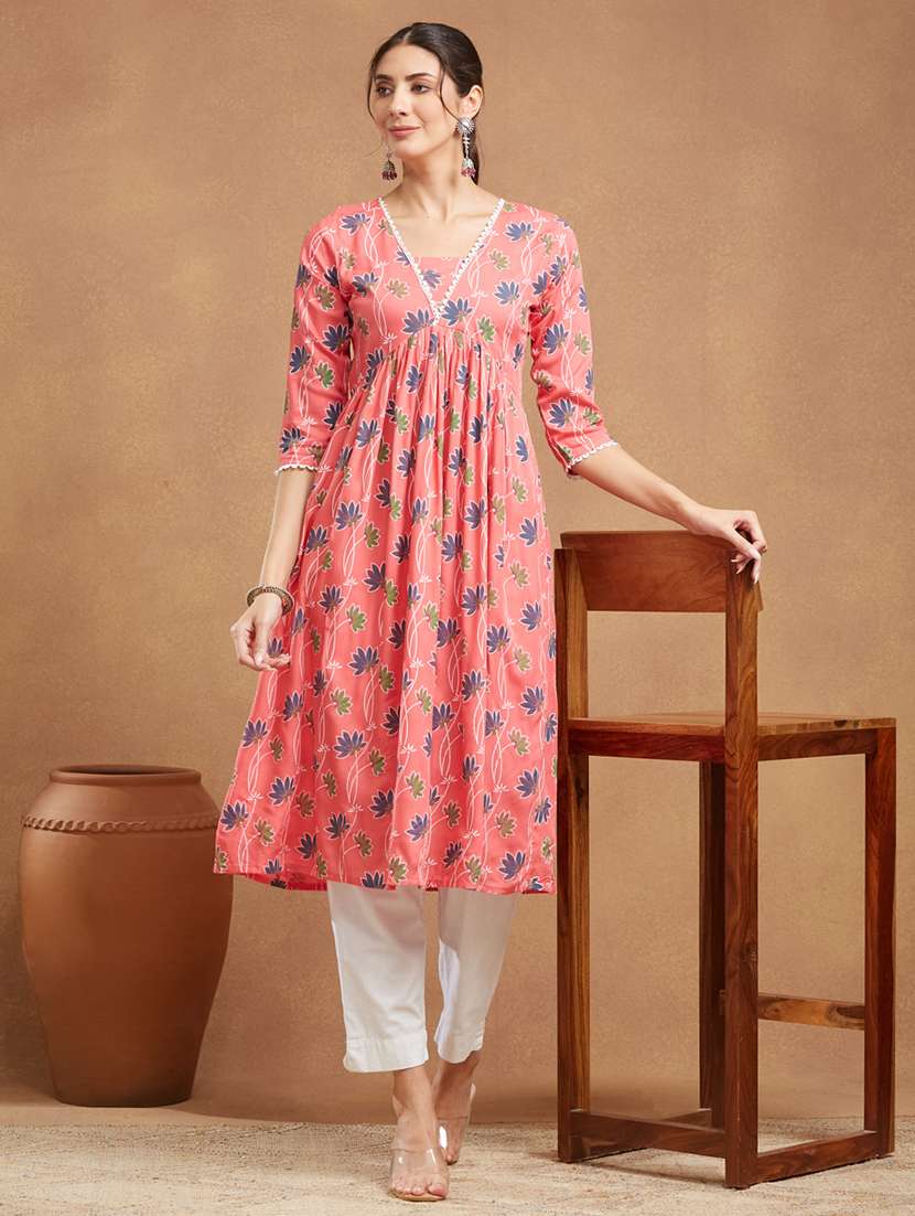 women printed square neck flared kurta
