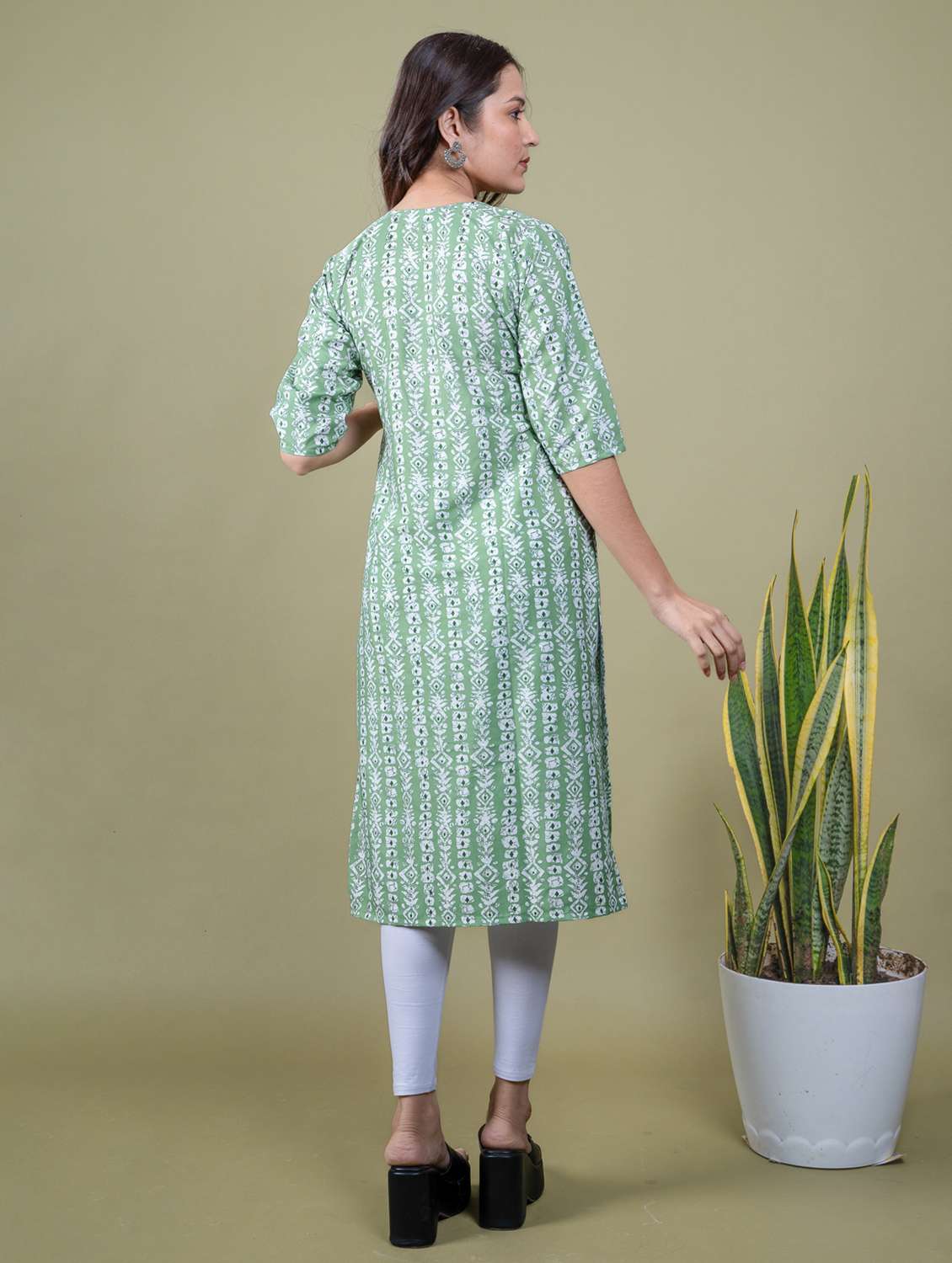 women printed round neck straight kurta - 22505342 -  Standard Image - 4