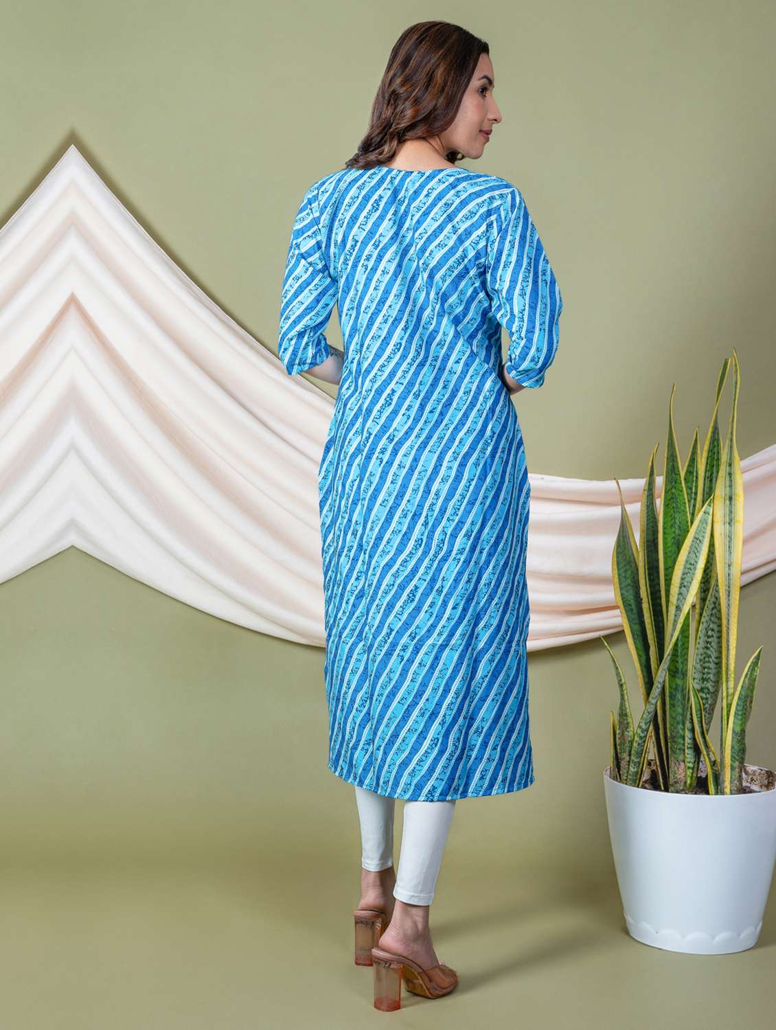 women printed round neck straight kurta - 22505358 -  Standard Image - 4