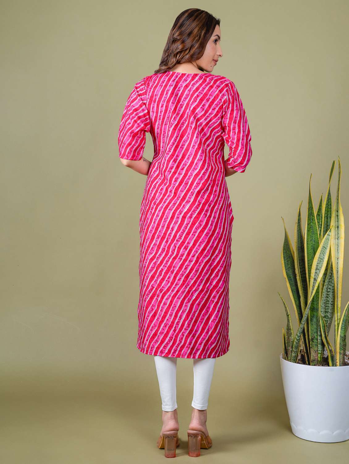 women printed round neck straight kurta - 22505369 -  Standard Image - 4