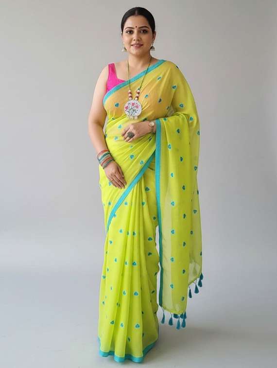 women self design handloom saree with blouse - 22505427 -  Standard Image - 1