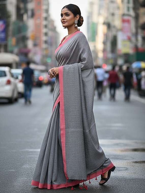 women solid with bordered handloom saree with blouse - 22505489 -  Standard Image - 1