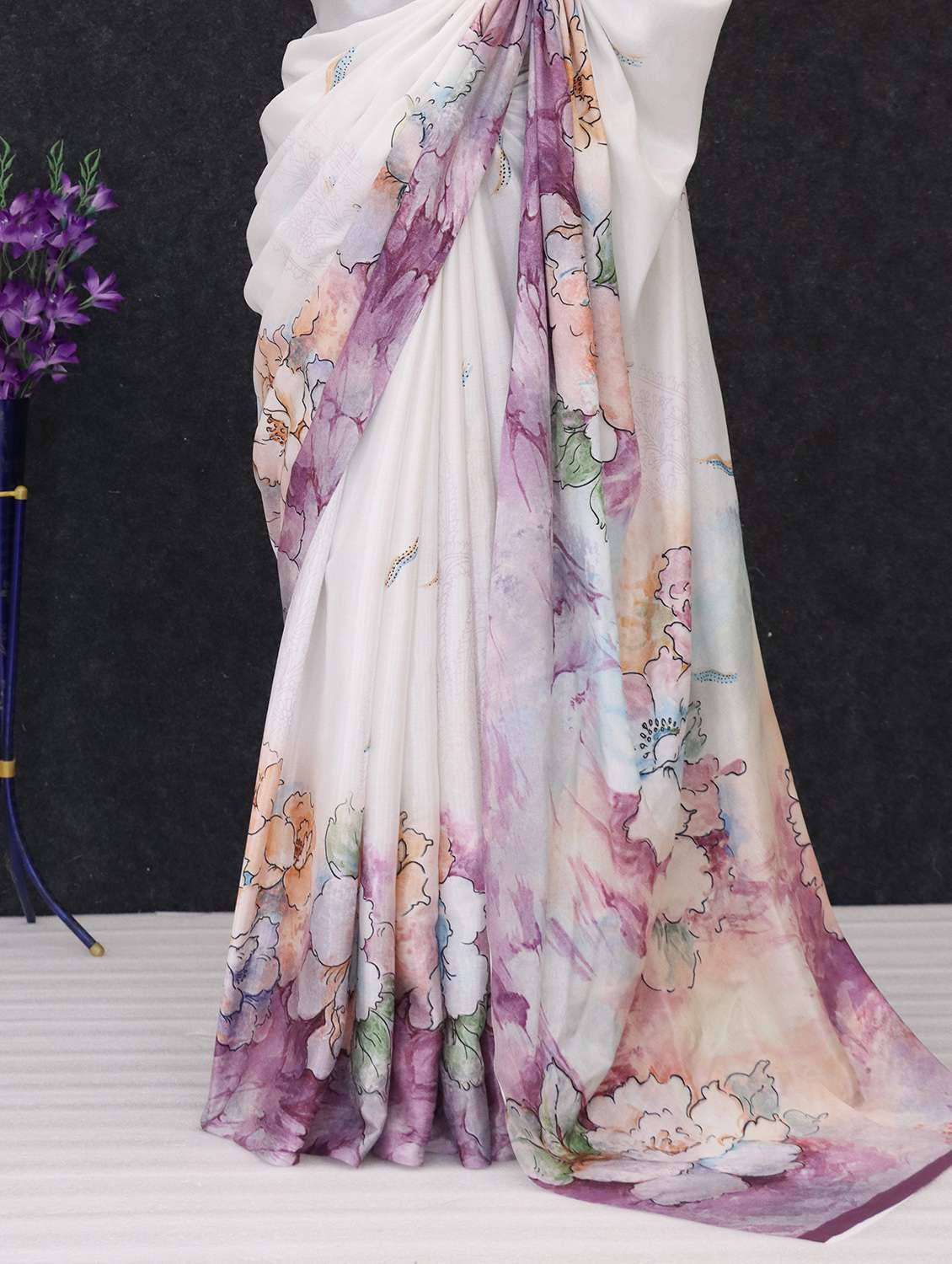 women printed casual wear saree with blouse - 22505865 -  Standard Image - 1
