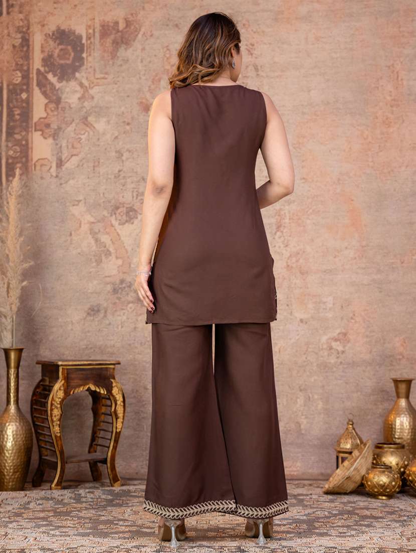 women embroidered sleeveless ethnic co-ord set - 22507812 -  Standard Image - 4