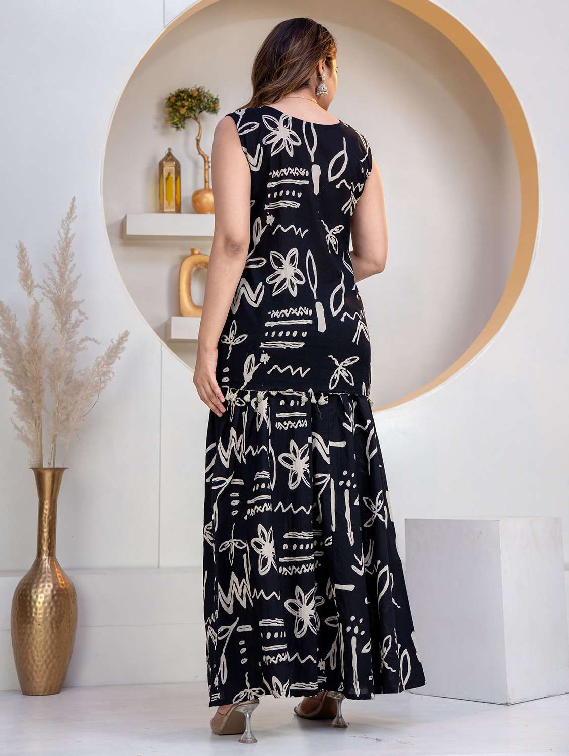women printed sleeveless ethnic co-ord set - 22507819 -  Standard Image - 4